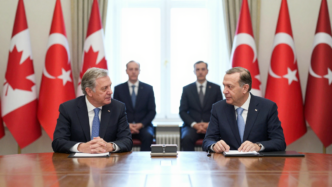 Mark Carney and Recep Tayyip Erdoğan meeting in Ankara with Canadian and Turkish flags.