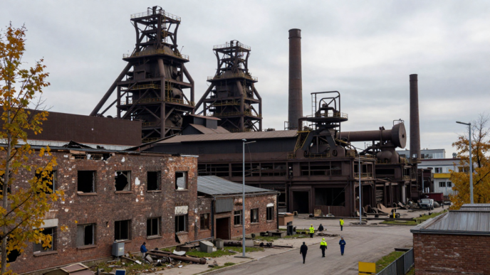 A darkened steel mill in Kryvyi Rih, illustrating wartime disruption to Ukraine’s industry.